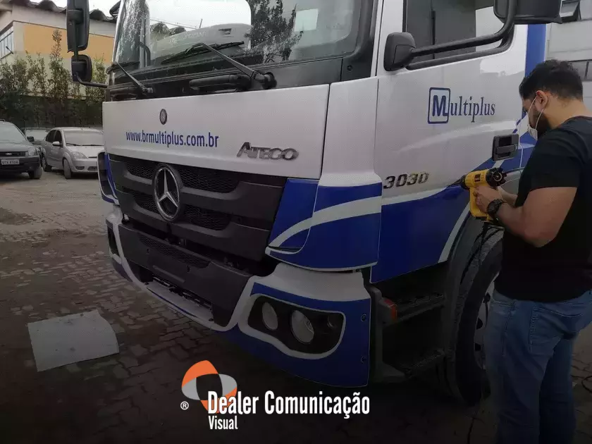 Solicite um orçamento agora mesmo e transforme seus veículos em publicidade móvel