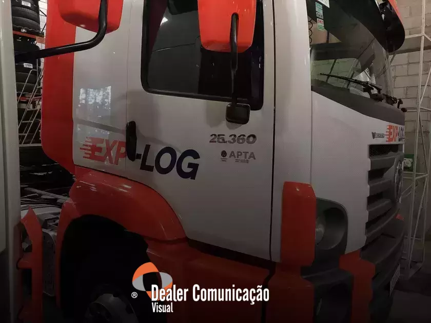 - Solicite um orçamento personalizado e descubra como o envelopamento de carros pode impulsionar o seu negócio