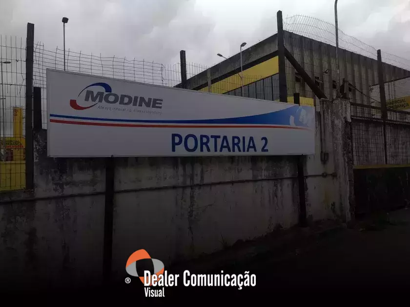 Benefícios da Sinalização Corporativa Profissional em São João