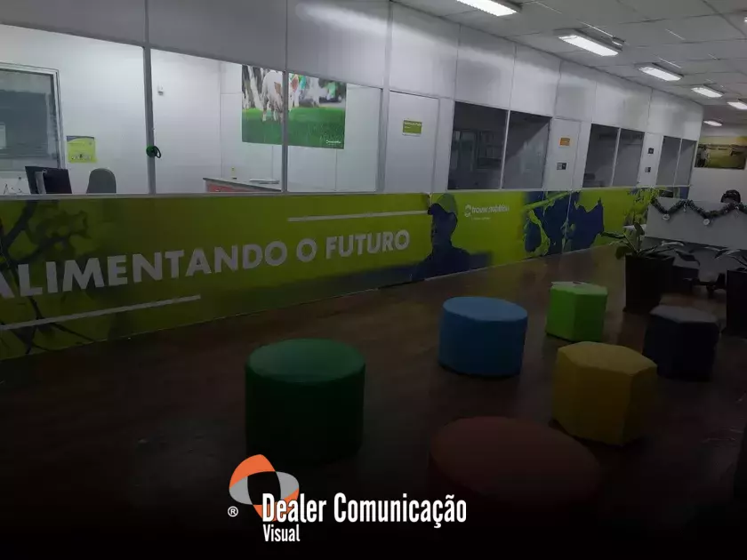 Benefícios de investir em sinalização profissional para empresas